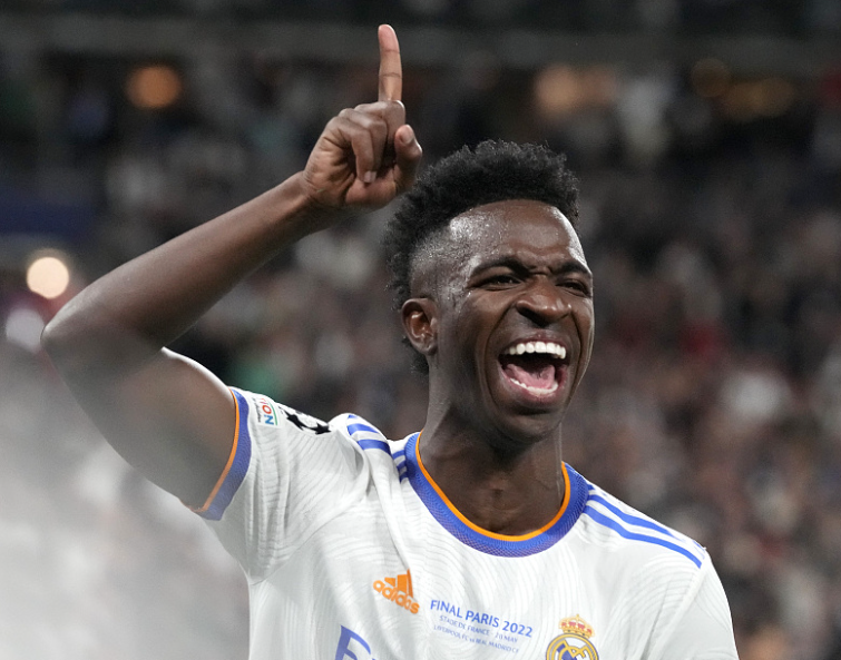 维尼修斯：嘘声下的皇马未来迷雾