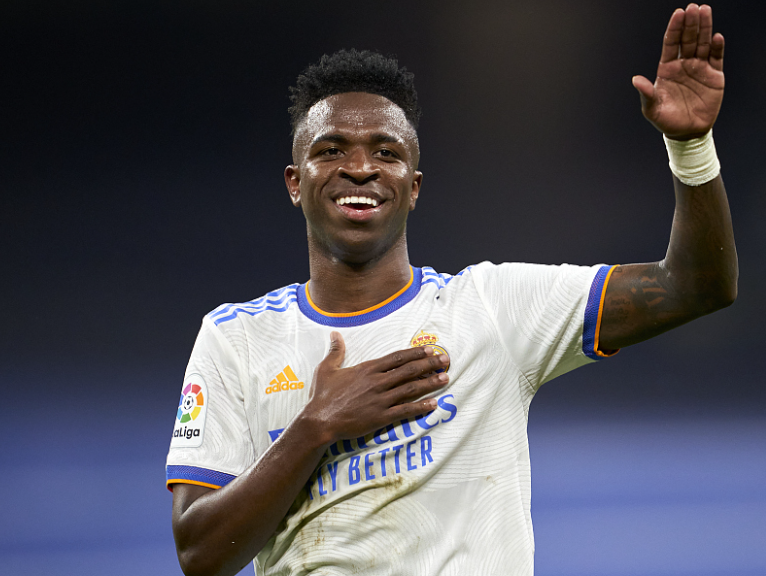 维尼修斯：嘘声下的皇马未来迷雾