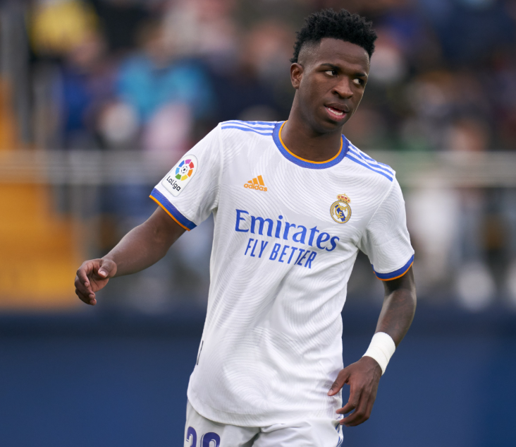 维尼修斯：嘘声下的皇马未来迷雾