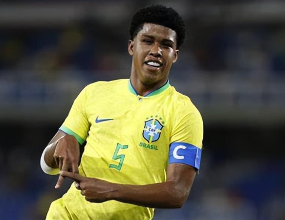 曼联切尔西小将转会传闻解析：安德雷&middot;桑托斯成焦点