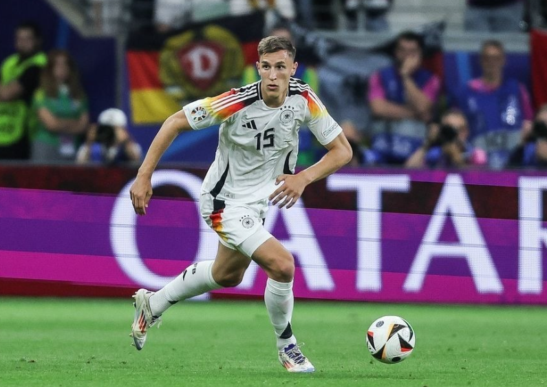 瓦茨克详解施洛特贝克续约争议：风险对冲下的俱乐部运营策略